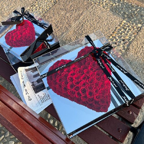 Eternal roses preserved flowers in mirror acrylic box