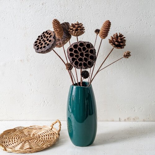Natural dried lotus flowers for home decor, dried flower