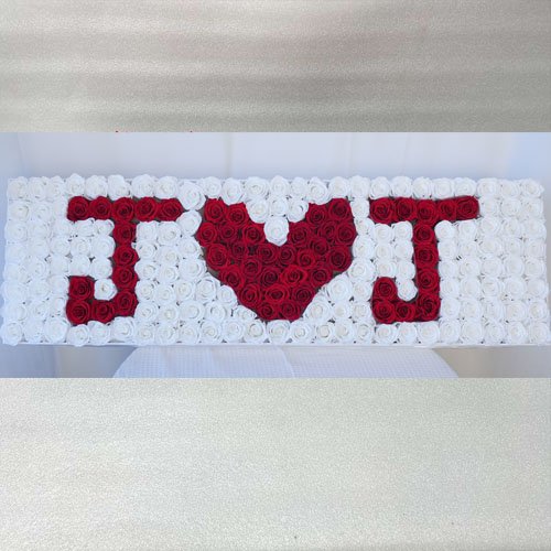 Eternal roses with "I LOVE U" design in a box, long lasting