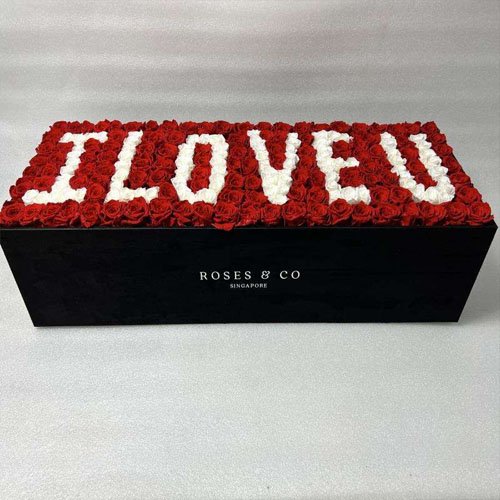 Eternal roses with "I LOVE U" design in a box, long lasting